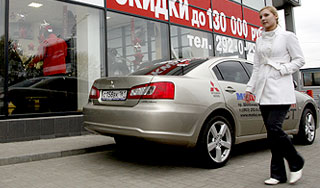 Россияне скупают новые автомобили Россияне скупают новые автомобили