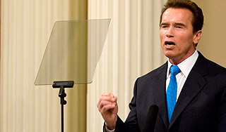 Шварценеггер спасает миллионеров Шварценеггер спасает миллионеров