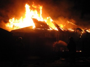 За выходные в Брянской области произошло 32 пожара Пожар по ул. Чкалова в Брянске. Фото пресс-службы ГУ МЧС РФ по Брянской области