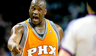 Шакил О'Нил изгнан с паркета в Финиксе Шакил О'Нил изгнан с паркета в Финиксе