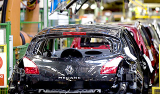 Renault сокращает производство на четверть Renault сокращает производство на четверть