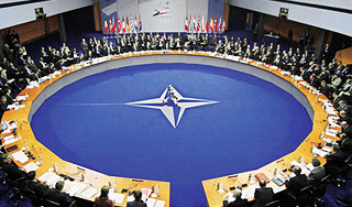 НАТО решило договориться с Россией НАТО решило договориться с Россией