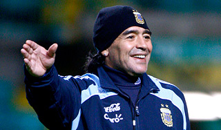 Марадона вернулся со сборной в Глазго Марадона вернулся со сборной в Глазго