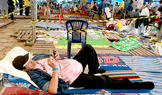 В Бангкоке взорвали лагерь оппозиции В Бангкоке взорвали лагерь оппозиции