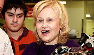 Дарья Донцова подрабатывает в McDonald's Дарья Донцова подрабатывает в McDonald's