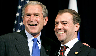 Медведев позвал Буша на русскую рыбалку Медведев позвал Буша на русскую рыбалку