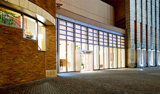 Владелец отеля взял в заложники туристов Владелец отеля взял в заложники туристов