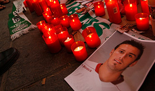 Испанский футболист погиб во время игры Испанский футболист погиб во время игры