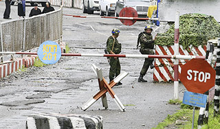 Грузия жалуется на российских военных Грузия жалуется на российских военных