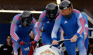 Зубков выиграл первое золото в бобслее Зубков выиграл первое золото в бобслее