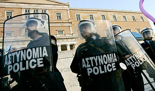 В Грецию пришла новая волна демонстраций В Грецию пришла новая волна демонстраций