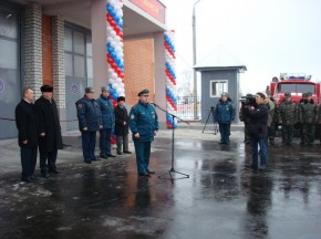 В поселке Октябрьский открылась новая пожарная часть № 33 Главный Государственный инспектор РФ по пожарному надзору – заместитель Министра МЧС России генерал-полковник Геннадий Кириллов на открытии ПЧ 33). Фото пресс-службы ГУ МЧС РФ по Брянской области