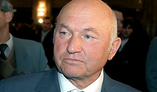 Лужков хочет заменить мигрантов москвичами Лужков хочет заменить мигрантов москвичами