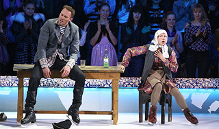 Бабенко надавала пощечин Костомарову Бабенко надавала пощечин Костомарову