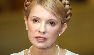 Тимошенко мешает Украине упасть в пропасть Тимошенко мешает Украине упасть в пропасть