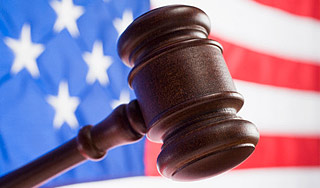 Суд отпустил домой афериста века Суд отпустил домой афериста века