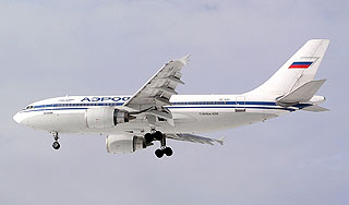 Самолет остановила трещина в стекле Самолет остановила трещина в стекле