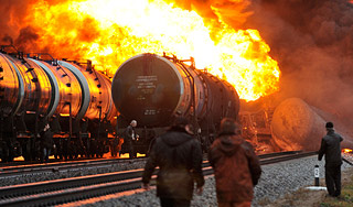 В Латвии загорелись вагоны с топливом В Латвии загорелись вагоны с топливом