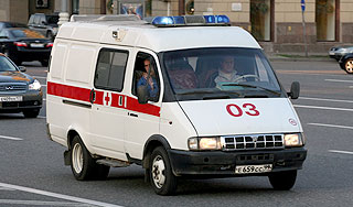 В Москве в пруду утонула машина с людьми В Москве в пруду утонула машина с людьми