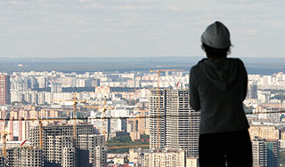 Квартиры в Москве рекордно подешевели Квартиры в Москве рекордно подешевели