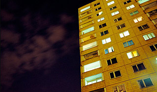 Отец с дочерью выбросились из окна Отец с дочерью выбросились из окна