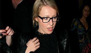 Ксению Собчак снова осмеяли на сцене Ксению Собчак снова осмеяли на сцене