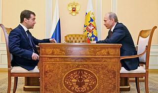 Медведев обязал Путина отчитаться о доходах Медведев обязал Путина отчитаться о доходах