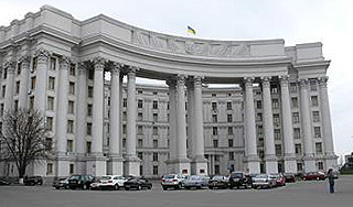 Украина вынуждена закрывать посольства Украина вынуждена закрывать посольства