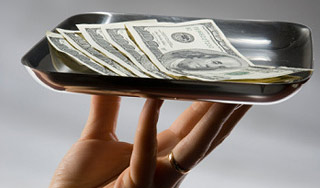 Доллар продолжил стремительный рост Доллар продолжил стремительный рост