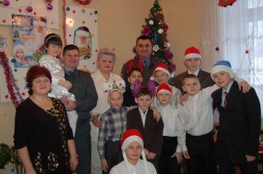 Накануне Нового года шефы-милиционеры навестили приют Фото Владимира РОДИНА, пресс-служба УВД по Брянской области