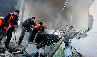 Израиль снова бомбит сектор Газа Израиль снова бомбит сектор Газа