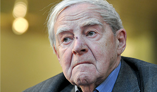 Медведев раздал новогодние подарки Медведев раздал новогодние подарки