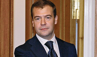 Медведев утвердил поправки в Конституцию Медведев утвердил поправки в Конституцию