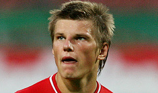 Андрей Аршавин побил португальца Андрей Аршавин побил португальца