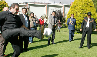 Оливера Стоуна соблазнили кокой Оливера Стоуна соблазнили кокой