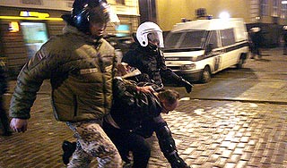 Беспорядки в Риге сняли на видео Беспорядки в Риге сняли на видео