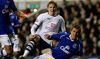 Павлюченко унесли с поля на носилках Павлюченко унесли с поля на носилках