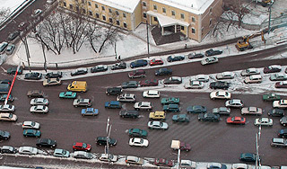 Снег остановил движение в Москве Снег остановил движение в Москве