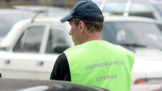 Лужков распустил службу платных парковок Лужков распустил службу платных парковок