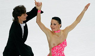 Российская фигуристка показала стриптиз Российская фигуристка показала стриптиз