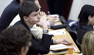 Студентам помогут заплатить за учебу Студентам помогут заплатить за учебу