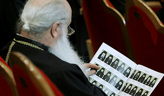Патриарха выберут по спецбюллетеням Патриарха выберут по спецбюллетеням