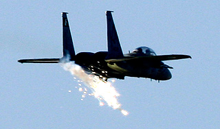 Израильская авиация атаковала юг Газы Израильская авиация атаковала юг Газы