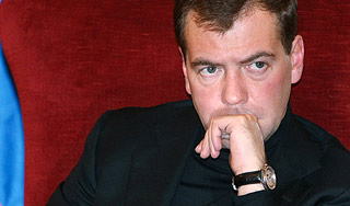 Медведев борется с интригами Медведев борется с интригами