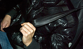 Почему нельзя ездить за рулем в куртке Почему нельзя ездить за рулем в куртке