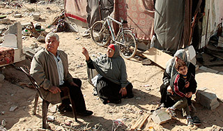 Жертвы войны в Газе живут среди руин Жертвы войны в Газе живут среди руин