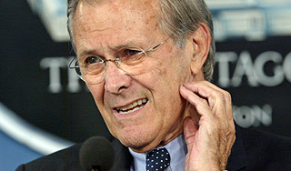 Экс-главу Пентагона не пустили в автобус Экс-главу Пентагона не пустили в автобус