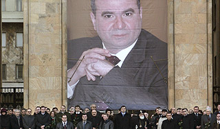 Оппозиция Грузии ищет убийц Зураба Жвания Оппозиция Грузии ищет убийц Зураба Жвания