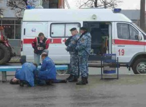 Милиции приходится не только выезжать на место ЧП вместе со «скорой», но и защищать ее врачей Фото пресс-службы УВД по Брянской области