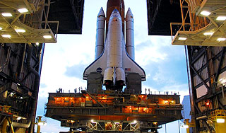 NASA откладывает запуск шаттла Discovery NASA откладывает запуск шаттла Discovery